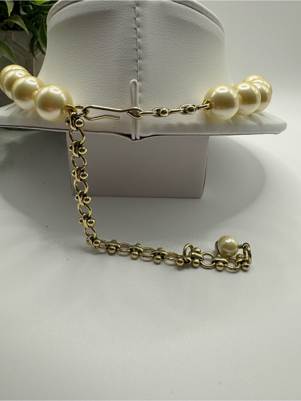 Heidi Daus “Lavish Layers” Art Deco style necklace, minor flaws as pictured. - Picture 5 of 8